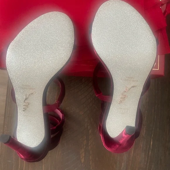 Rene Caovilla's Velvet Cleo sandals - Picture 6 of 9